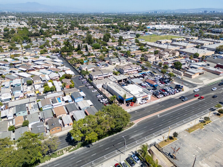 More Photos Of 411 S Harbor Blvd, Santa Ana Auto Dealership For Sale