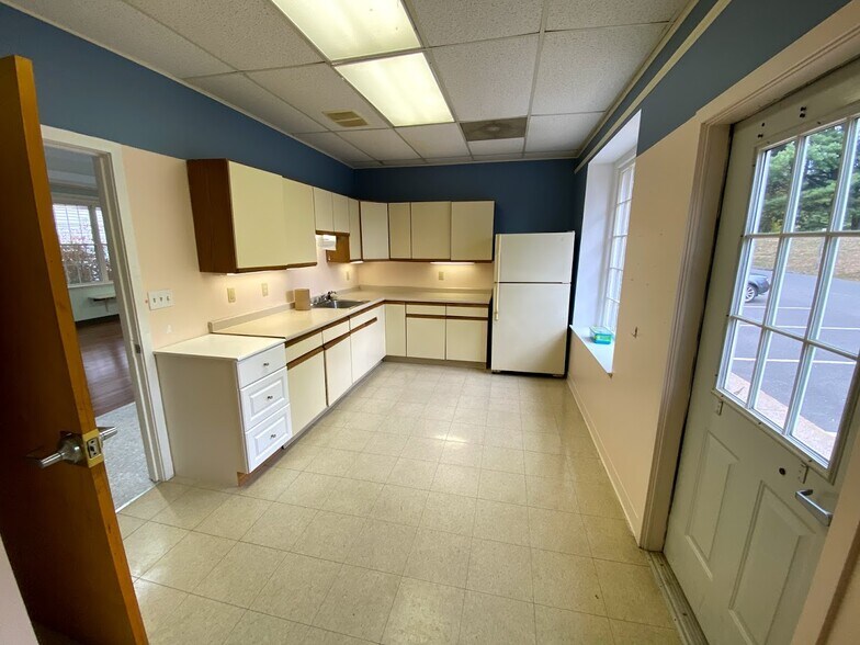 More Photos Of 395 W Avon Rd, Avon Office For Lease