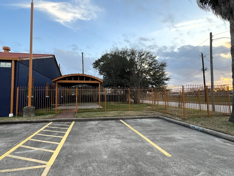 More Photos Of 716 Telephone Rd, Houston Warehouse For Lease