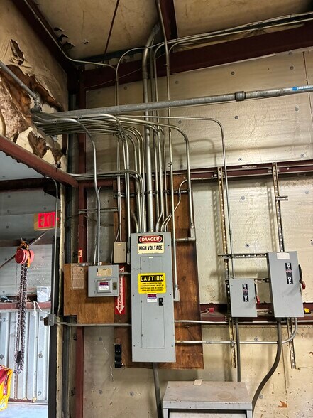 More Photos Of 5734 Heffernan St, Houston Warehouse For Lease