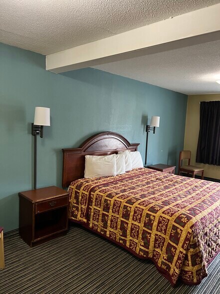 More Photos Of 1645 Main St N, Allendale Hotel For Sale