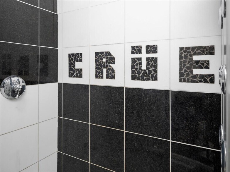 More Photos Of 3533 PA 2012, Union Dale Specialty For Sale