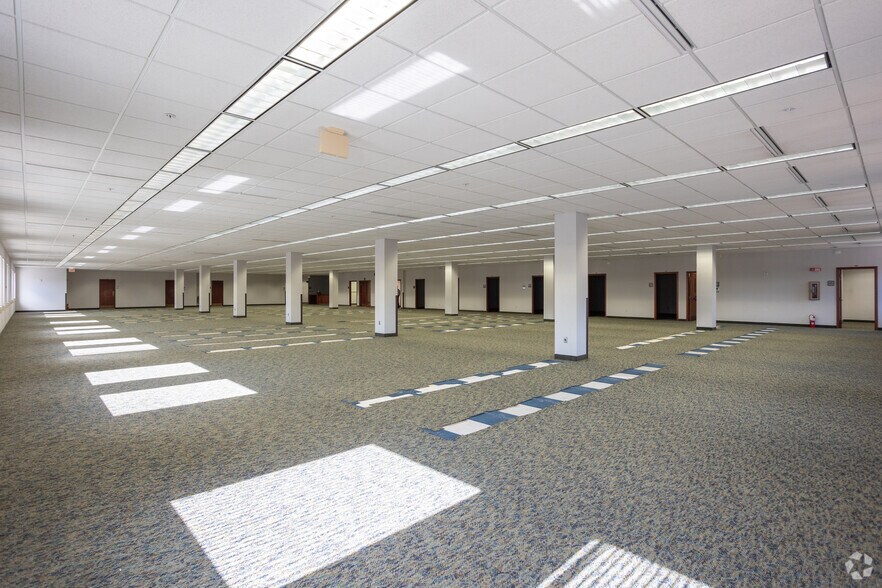 More Photos Of 313 S Capitol Ave, Lansing Office For Sale