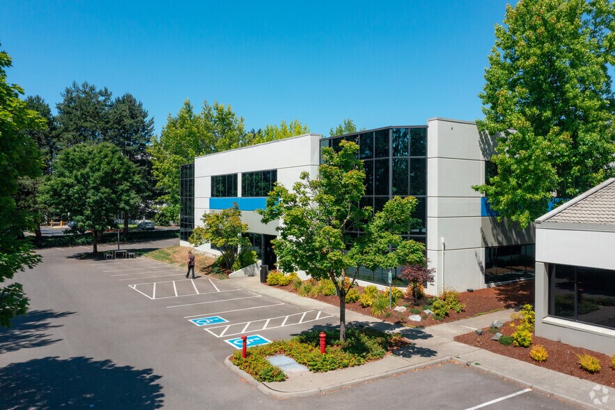 More Photos Of 923 Powell Ave SW, Renton Unknown For Lease