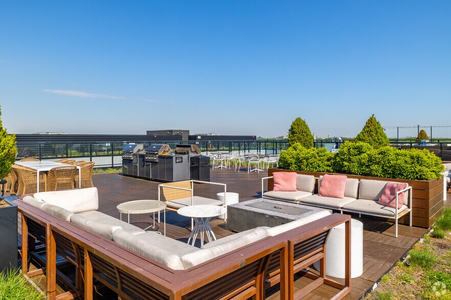 More Photos Of 5050 N Broadway St, Chicago Apartments For Lease