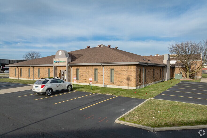 More Photos Of 6839-6855 Spring Valley Dr, Holland Medical For Lease