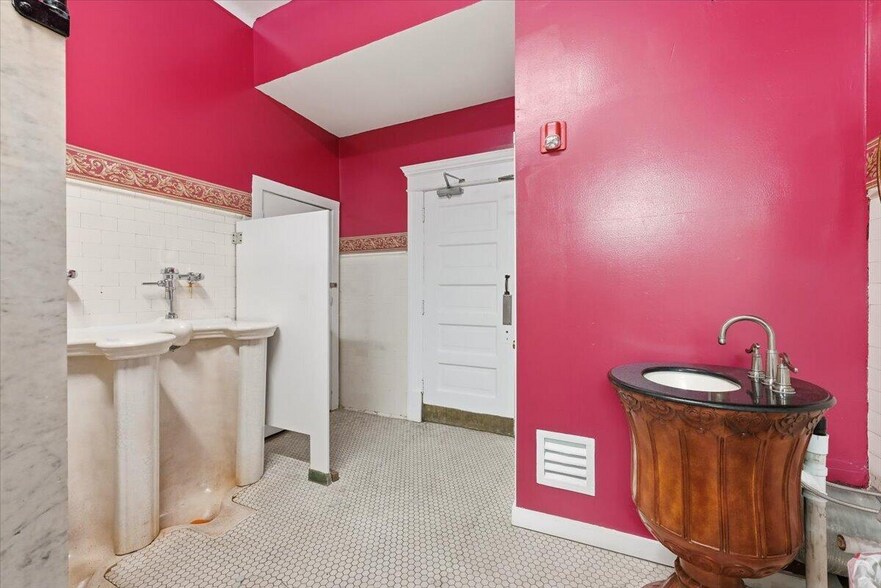 More Photos Of 530 1st Ave, Council Bluffs Lodge Meeting Hall For Sale