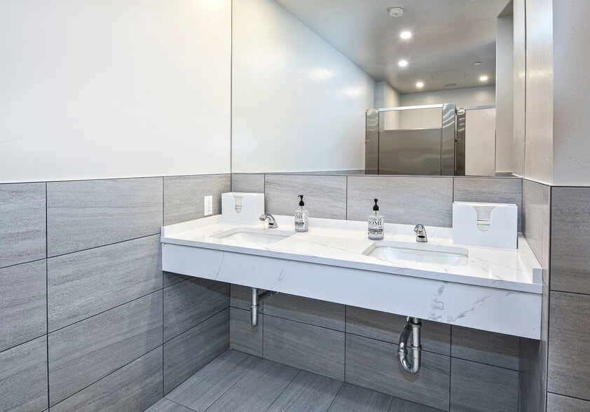 More Photos Of 48 E Beaver Creek Blvd, Avon Office For Lease