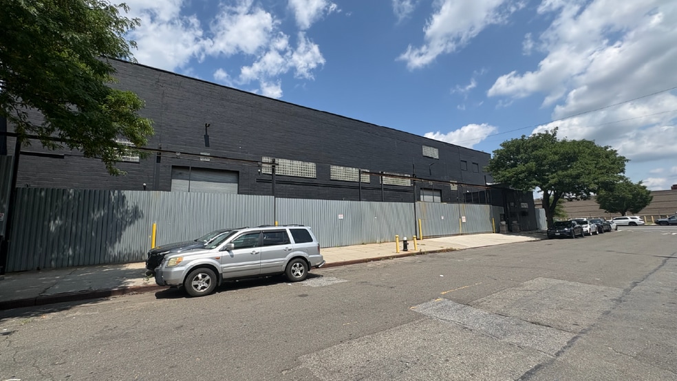 Primary Photo Of 41-18 Berrian Blvd, Astoria Warehouse For Sale