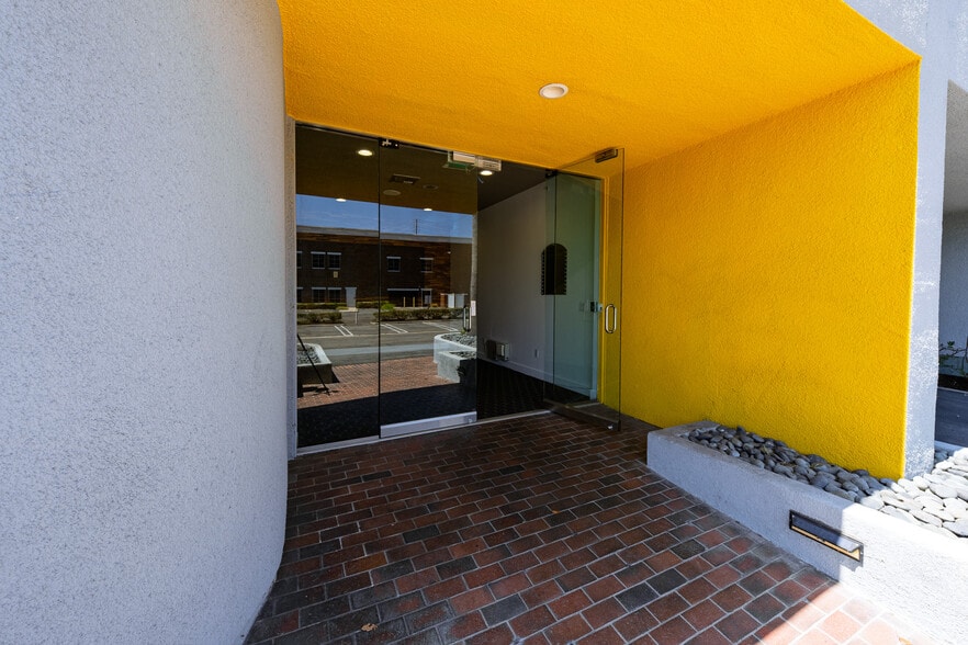 More Photos Of 18071 Fitch, Irvine Showroom For Sale