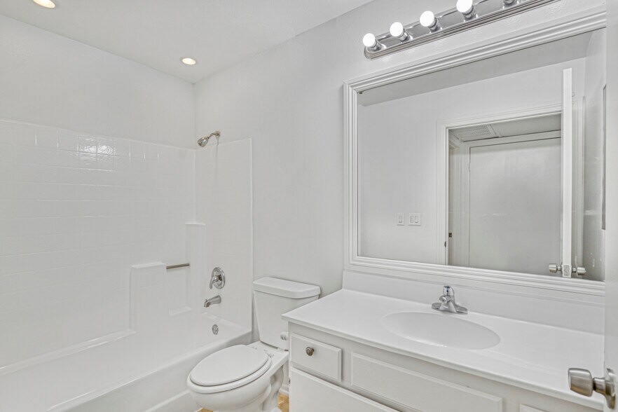 More Photos Of 511 S Carondelet St, Los Angeles Apartments For Sale