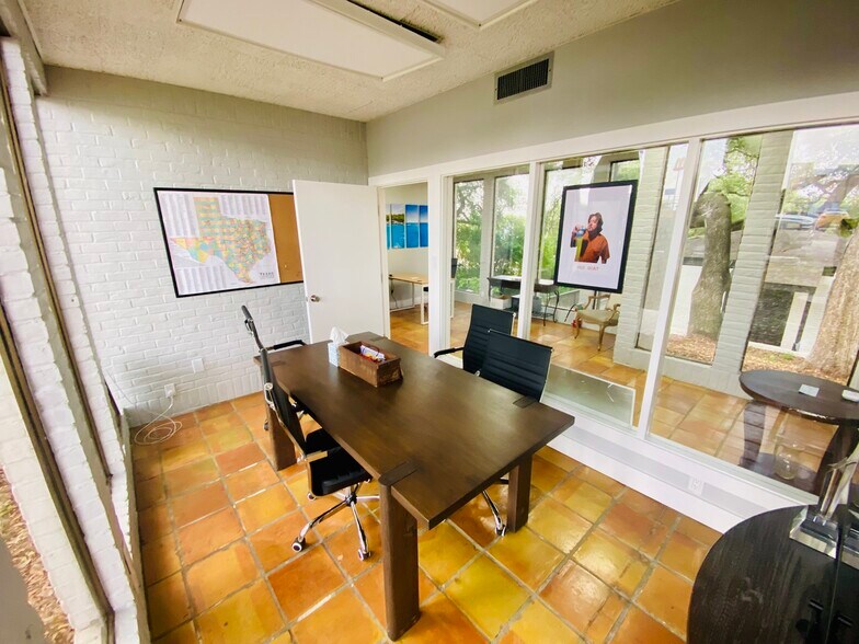 More Photos Of 1176 Business 35, New Braunfels Office For Sale