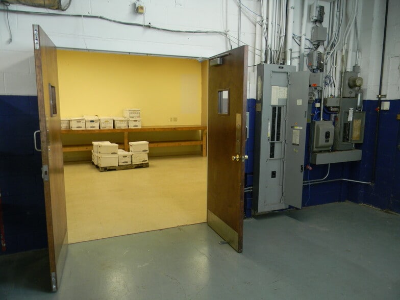 More Photos Of 6315 Warrick Ave, Cincinnati Manufacturing For Lease