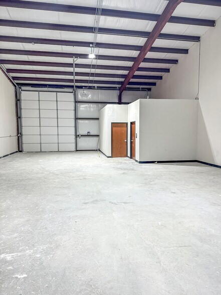 More Photos Of 14664 Day Rd, Roanoke Warehouse For Lease