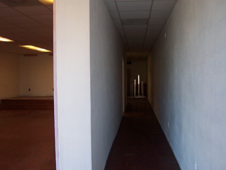 More Photos Of 516 W Lancaster Blvd, Lancaster Freestanding For Lease