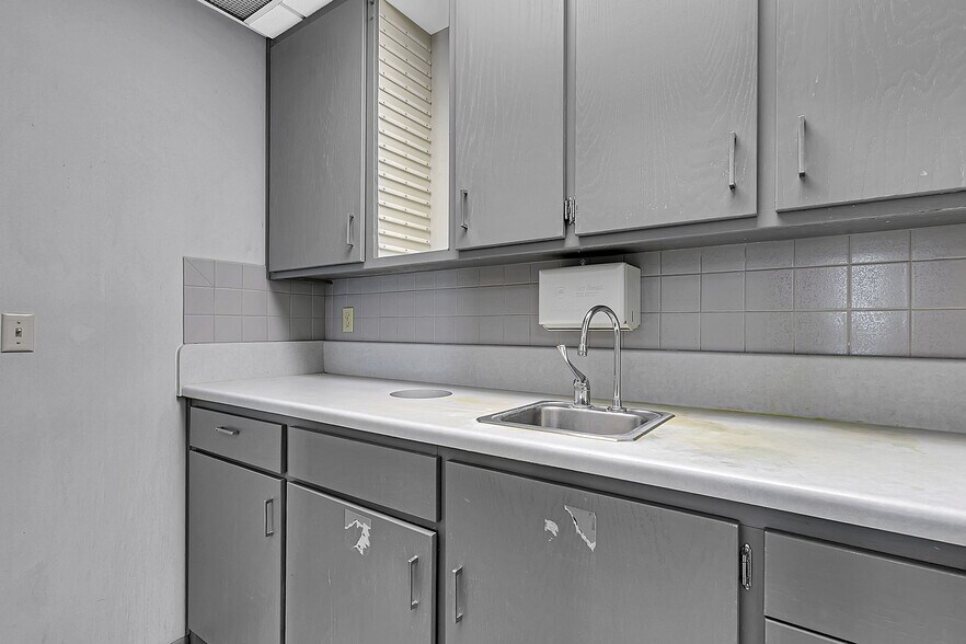 More Photos Of 1011 2nd St N, Saint Cloud Office For Sale