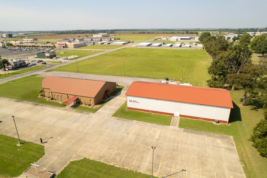 More Photos Of 951 S Kingshighway St, Sikeston Office For Sale