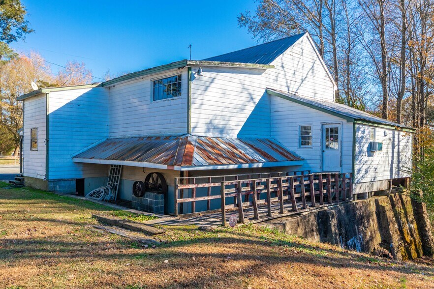 More Photos Of 8214 Panther Lake Rd, Willow Spring Flex For Lease