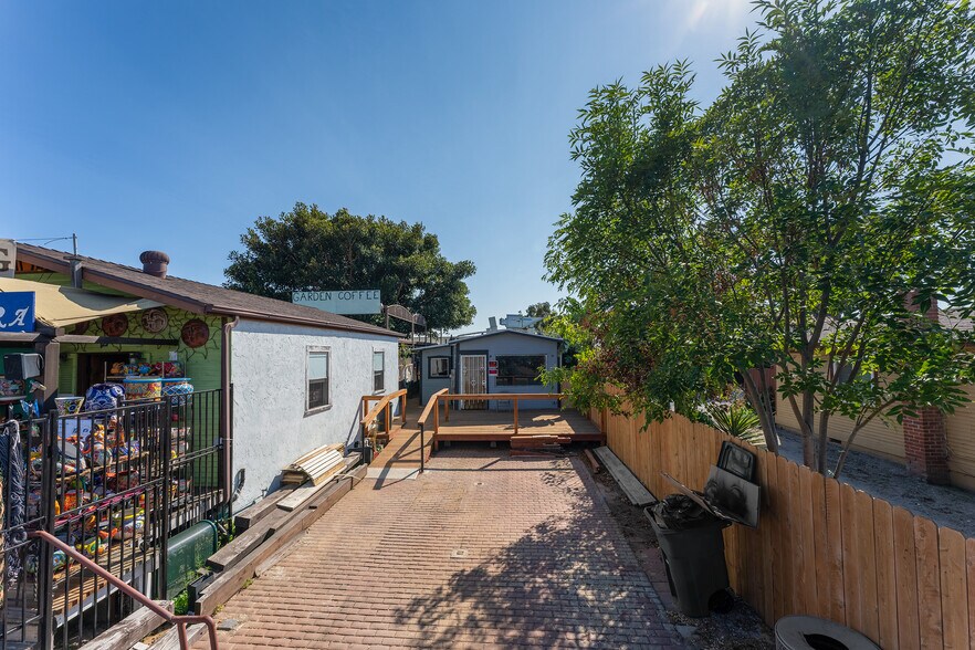 More Photos Of 2611-2615 Congress St, San Diego Storefront For Lease
