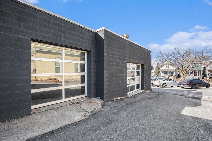 More Photos Of 2645 Madison Ave, Kansas City Apartments For Lease