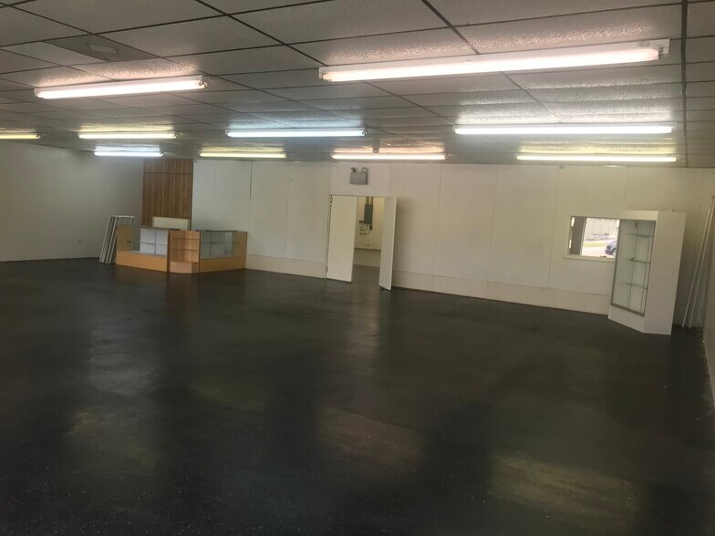 More Photos Of 327 & 323 John C Calhoun Dr, Orangeburg Freestanding For Sale