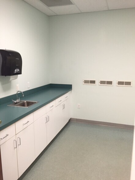 More Photos Of 620 Stanton Christiana Rd, Newark Medical For Lease