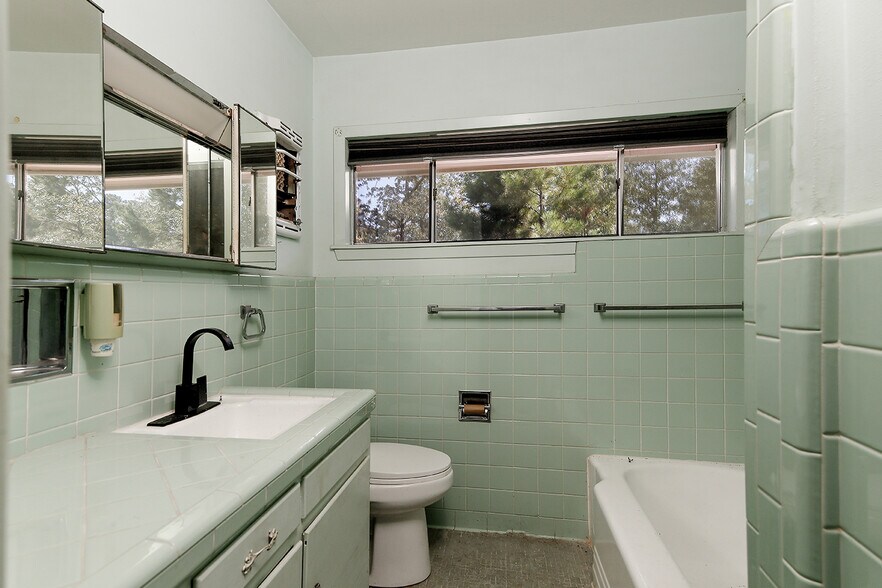 More Photos Of 7185 State Highway 75 S, Huntsville Flex For Sale