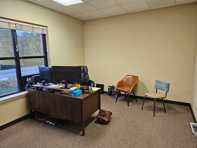 More Photos Of 1105 Old Buncombe Rd, Greenville Flex For Lease