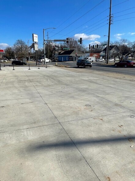 More Photos Of 1843 Massachusetts St, Lawrence Auto Repair For Sale