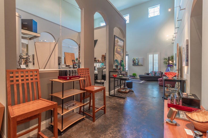 More Photos Of 8780 Perimeter Park Ct, Jacksonville Storefront Retail Office For Lease