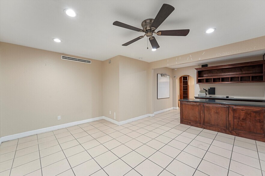 More Photos Of 620 Gellhorn Dr, Houston Warehouse For Sale