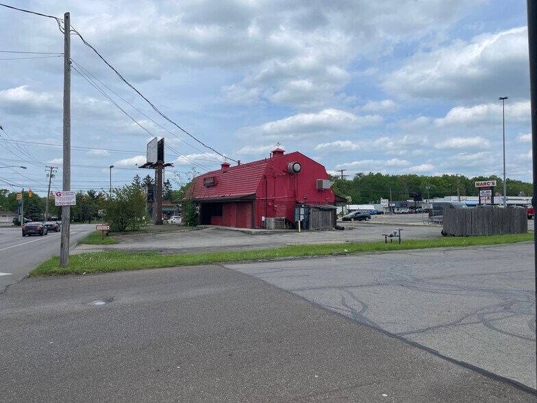 More Photos Of 4777 Mahoning Ave, Youngstown General Retail For Sale