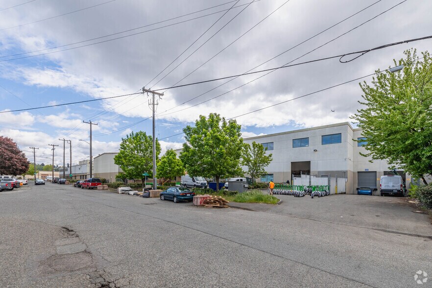 More Photos Of 547-549 S River St, Seattle Unknown For Lease