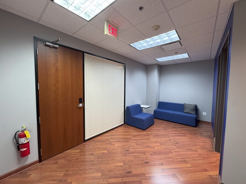 More Photos Of 4200 Cantera Dr, Warrenville Office For Sale