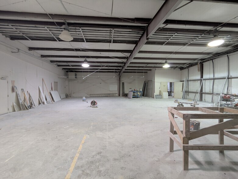 More Photos Of 6095 College St, Beaumont Office For Sale