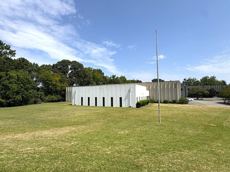 More Photos Of 3030 Horseshoe Ln, Charlotte Warehouse For Sale