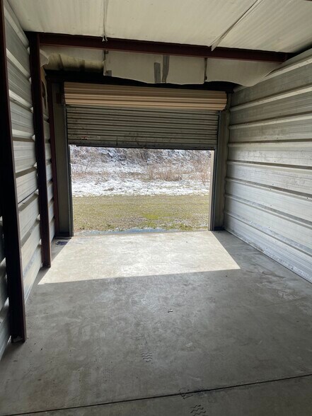 More Photos Of 35 Arnold Ln, Bloomfield Freestanding For Sale