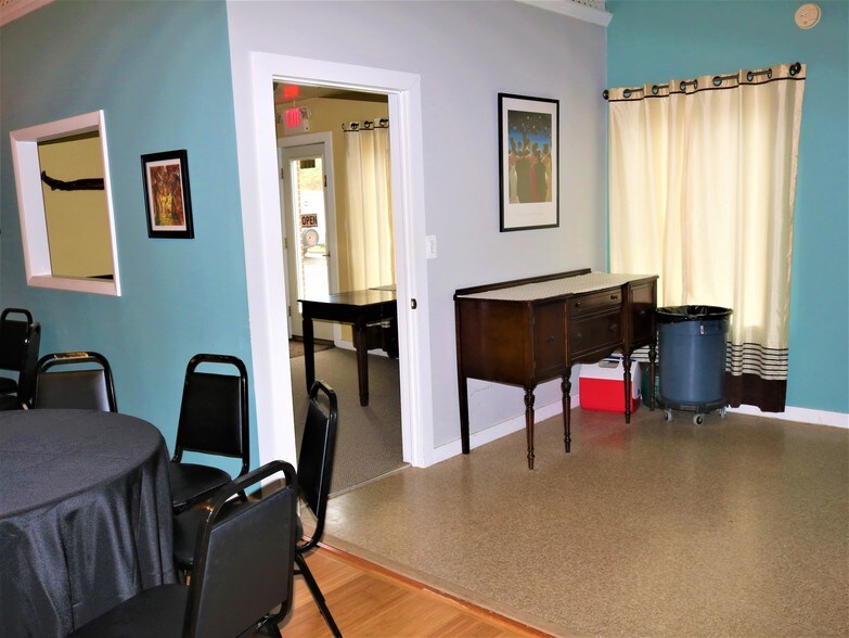 More Photos Of 1523 Parkway Ave, Ewing Showroom For Lease