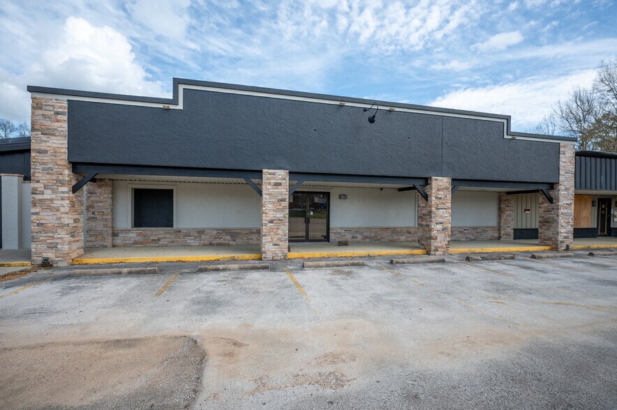 Primary Photo Of 211 S Magnolia St, Woodville Flex For Sale