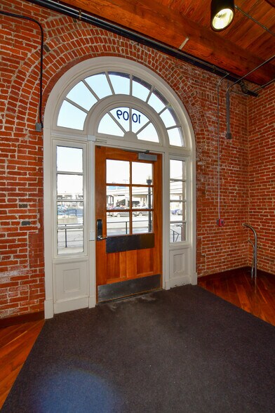 More Photos Of 1009 W 8th St, Kansas City Office For Lease
