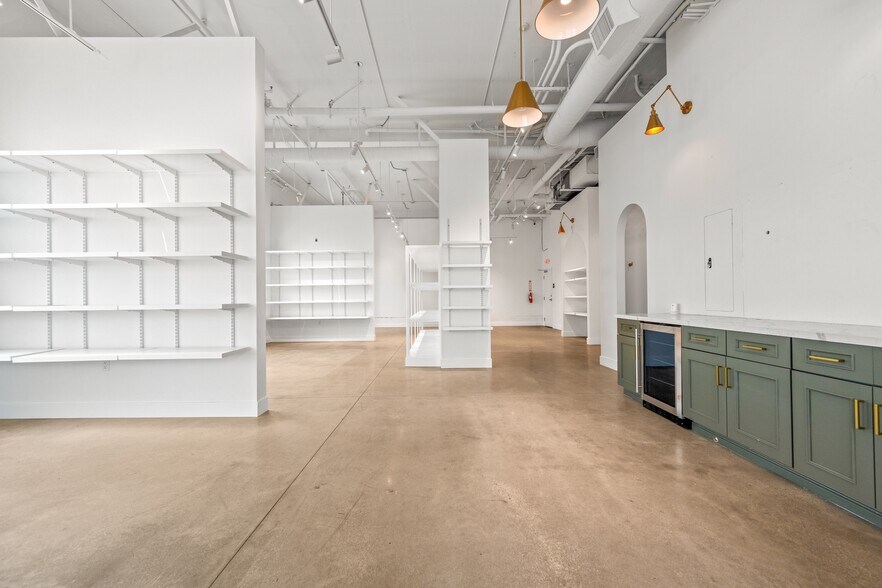 More Photos Of 2176 E Main St, Ventura General Retail For Sale