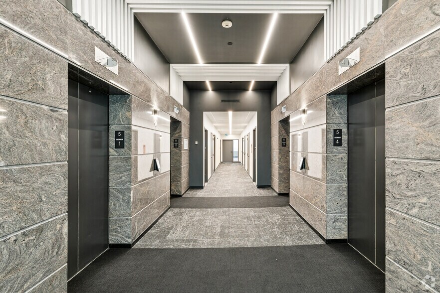 More Photos Of 7100 Rue Jean-Talon E, Montréal Office For Lease