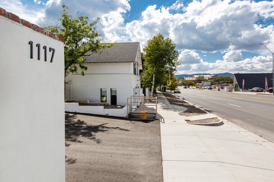 More Photos Of 1113 & 1117 E Gurley St, Prescott Rehabilitation Center For Sale