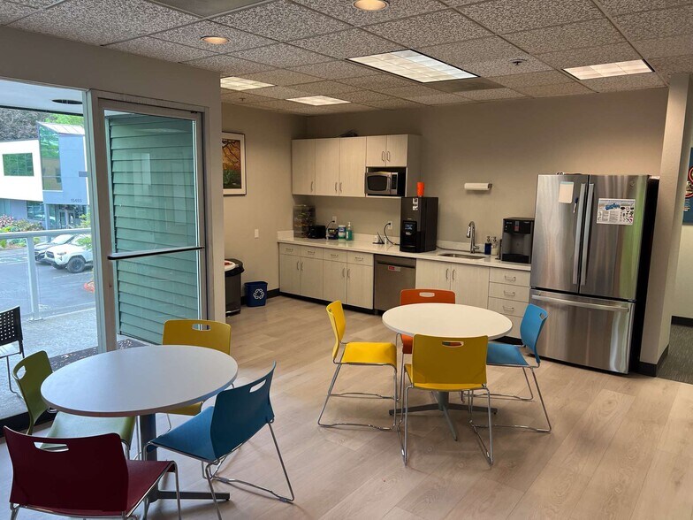 More Photos Of 3990 Collins Way, Lake Oswego Office For Sale