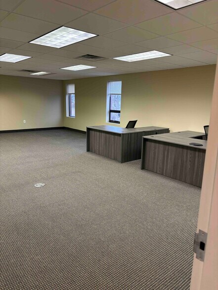 More Photos Of 15 Oak Rd, Fairfield Warehouse For Lease