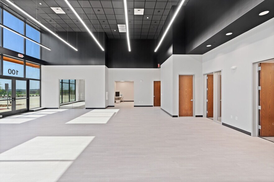 More Photos Of 11708 McAngus Rd, Del Valle Unknown For Lease