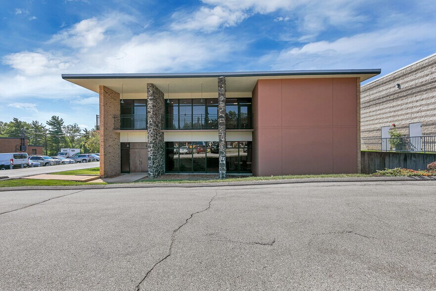 More Photos Of 9920 Watson Rd, Crestwood Office For Lease