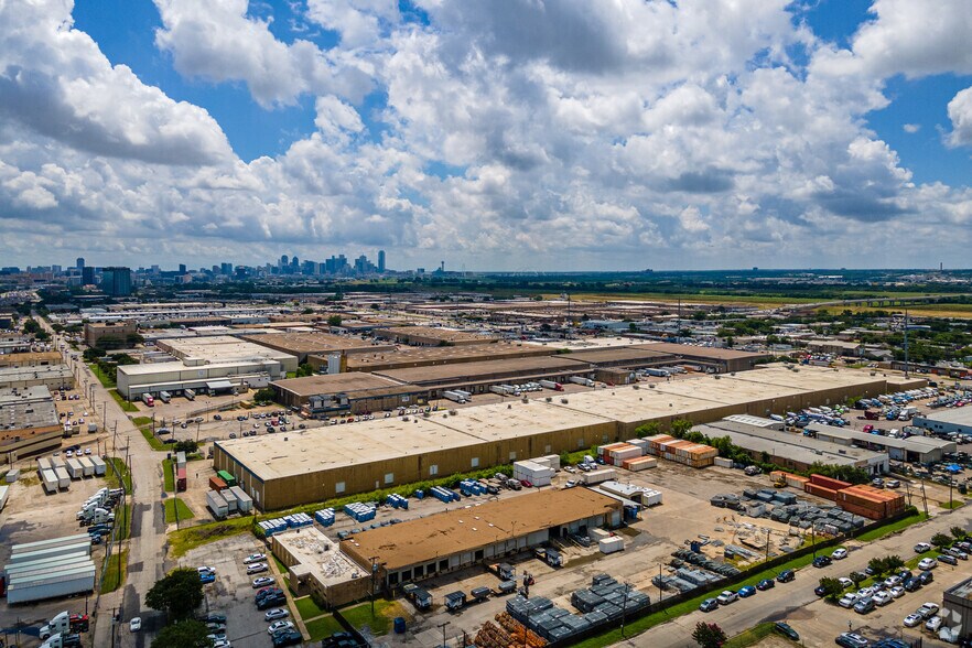 More Photos Of 5017-5199 Pulaski St, Dallas Distribution For Lease