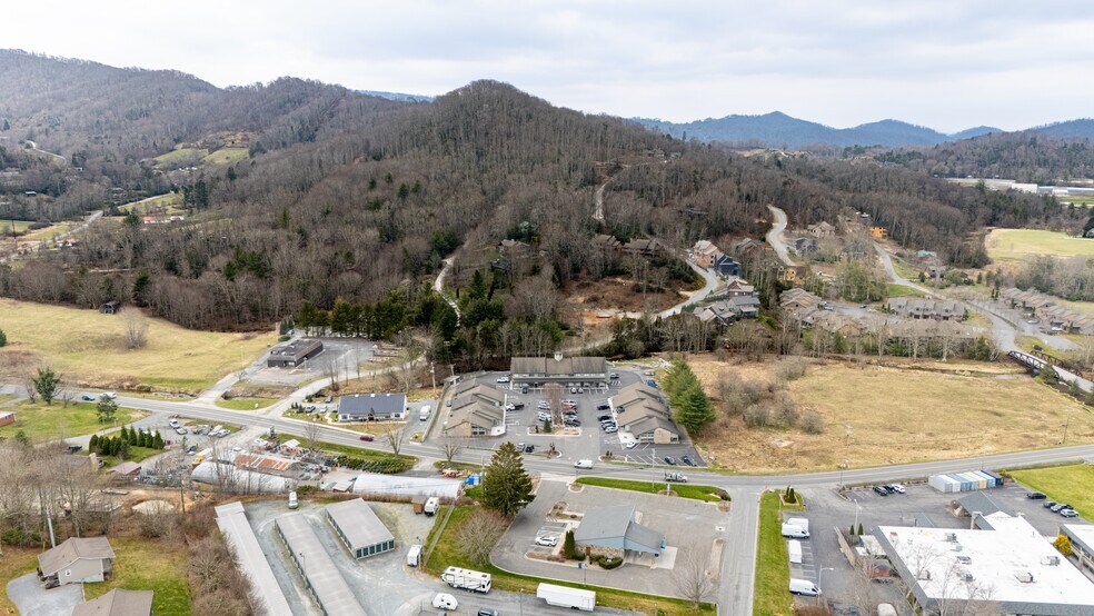 More Photos Of 110 High Country Sq, Banner Elk General Retail For Lease