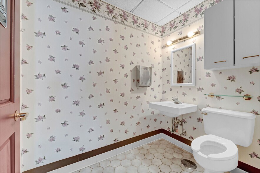 More Photos Of 600 Coventry Dr, Phillipsburg Medical For Sale